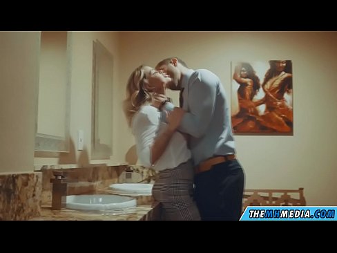 ❤️ Když vás na veřejných záchodcích svádí prsatá blondýna. ❤️ Kvalitní sex u nás ❌❤